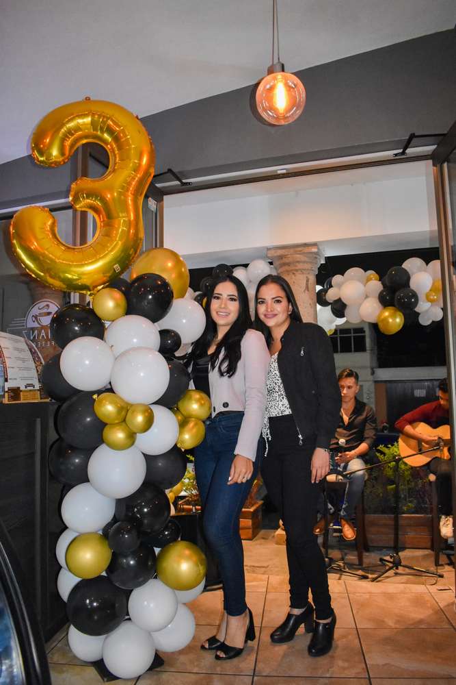 TERCER ANIVERSARIO DE ROMANZA CAFETERIA - CENTRO MAGAZINE